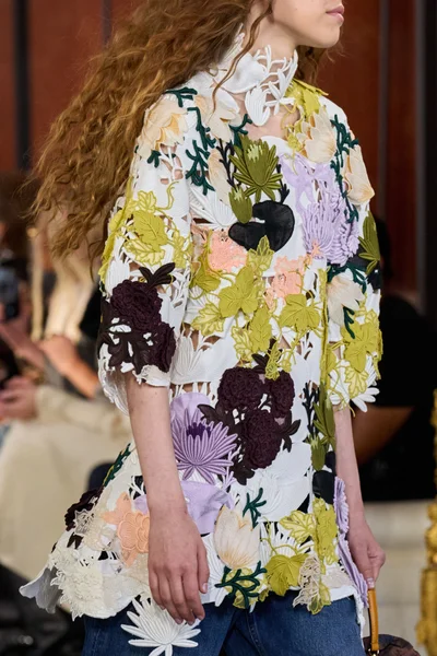 Look 70